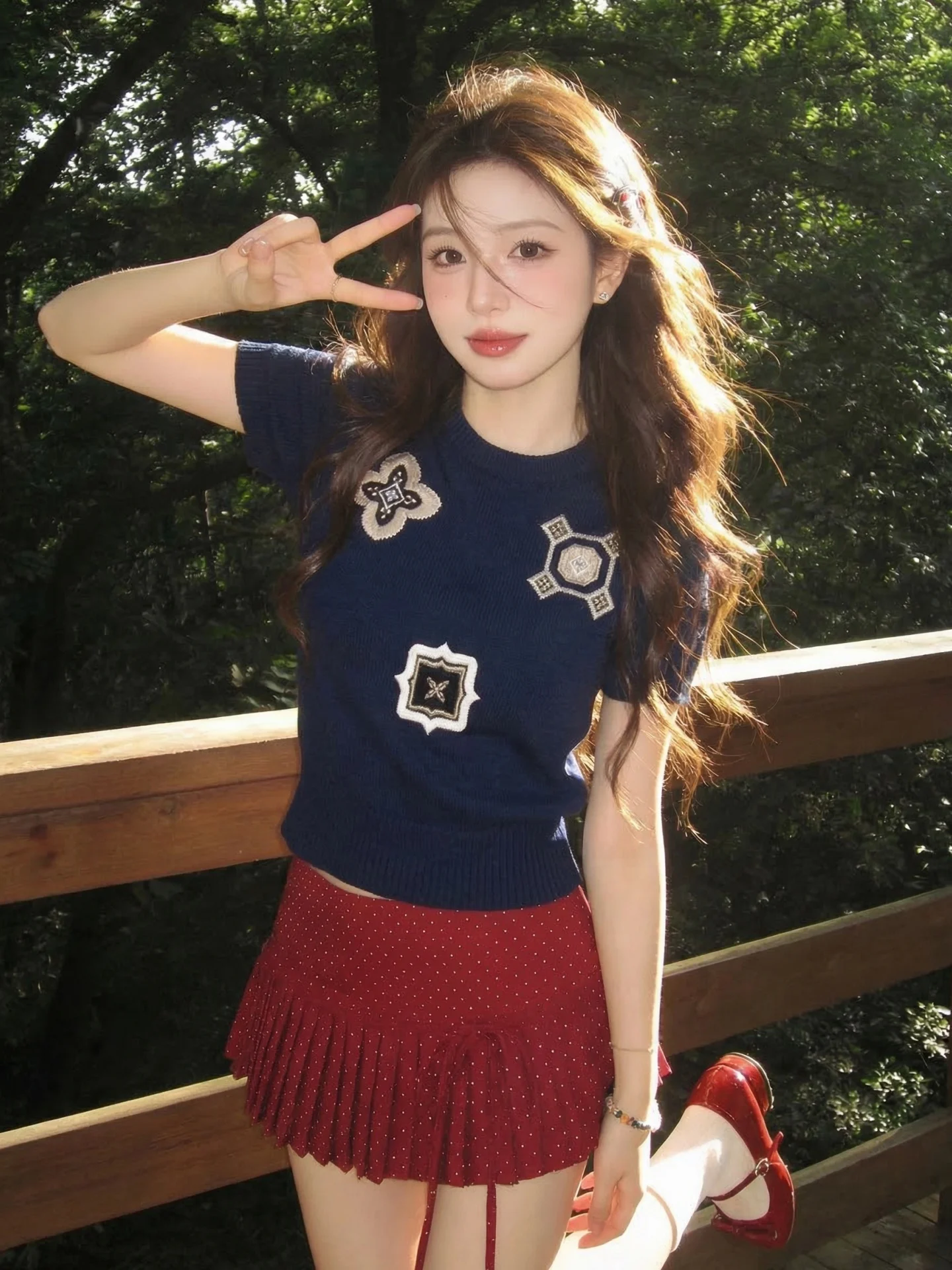 

Elegant Embroidered Knitted Short Sleeve T-Shirt Women's Spring Summer New Waist-Cinching Outerwear Inner Match Small Top