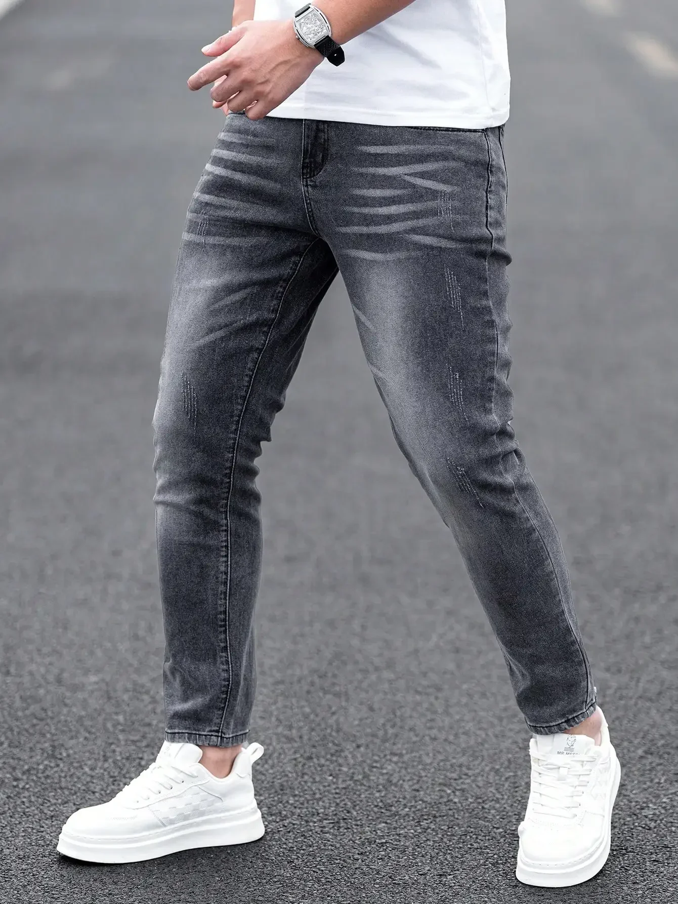 Men's casual skinny jeans, simple and fashionable daily wear