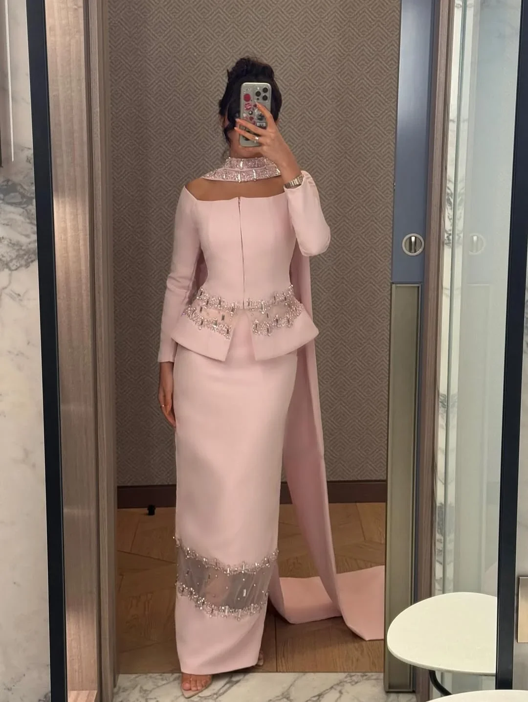 Vestidos de Noche rosas de manga larga con hombros descubiertos, vestido de fiesta con lentejuelas y cuentas, vestido de invitados de boda personalizado de Arabia Saudita