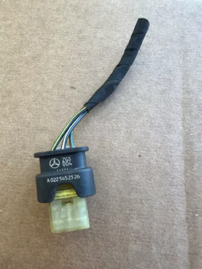 Used 3 pin Parking Sensor Connector Plug A0225452526 For Mercedes-Benz