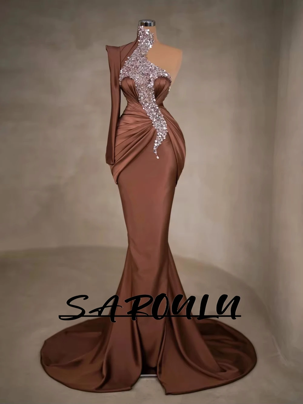 

Brown One Shoulder Mermaid Evening Dress Fashionable Women Satin Party Prom Dress Customized Elegant Beaded Sequins Wear