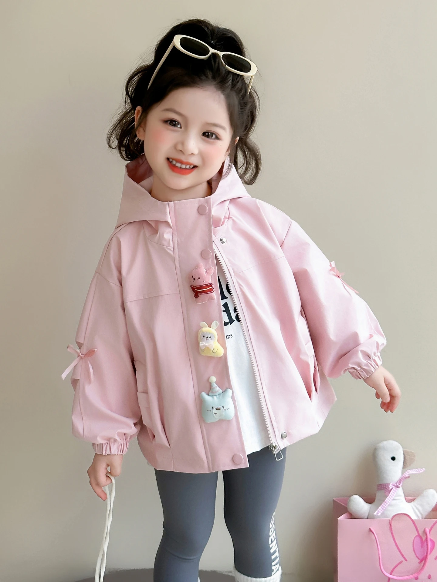 女の子用冬用コットンジャケット、漫画デザイン、フード付き、保温性、ファッショナブル、多用途、カジュアル、ロング丈、ジッパー付き