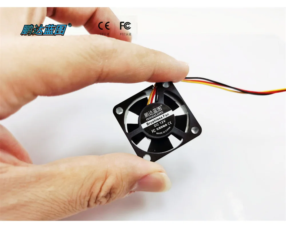 

Pengda Blueprint 3010 High RPM 12V 0.122A Dual Ball Bearing 3CM Three Wire Speed Measurement Function Mini Fan 30*30*10mm