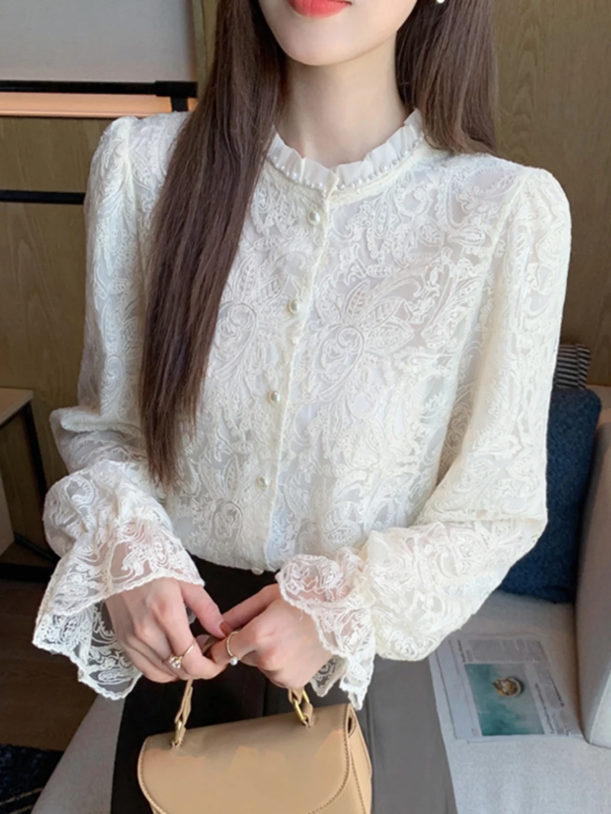 

Женский новый весенний кардиган с кружевными вставками и вырезами, свободного кроя, стройнящий, омолаживающий, универсальный, в корейском стиле, приталенный