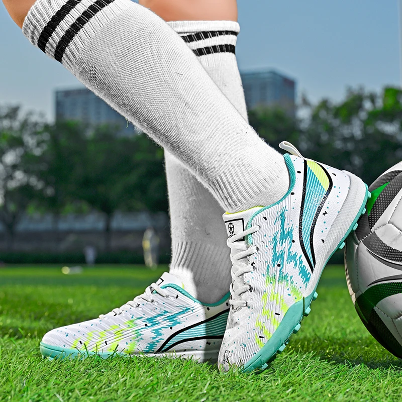 Scarpe da calcio professionali - Sports Equipment For Boys recensione e prezzo