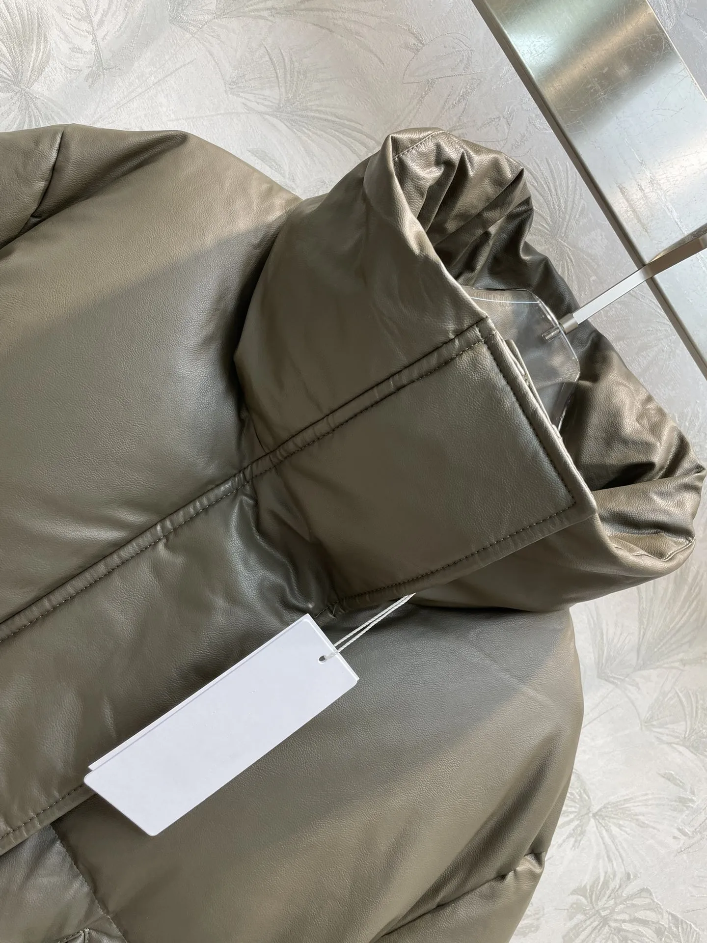 2025 Ropa de mujer chaqueta corta de cuero con cuello levantado invierno nuevo 1109