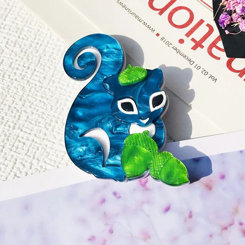 Blucome New Acrylic Squirrel Animal Brooch Women’s Brooch for Coat Suit Bag Laple Pins Badage Casual Jewelry New Year Gif