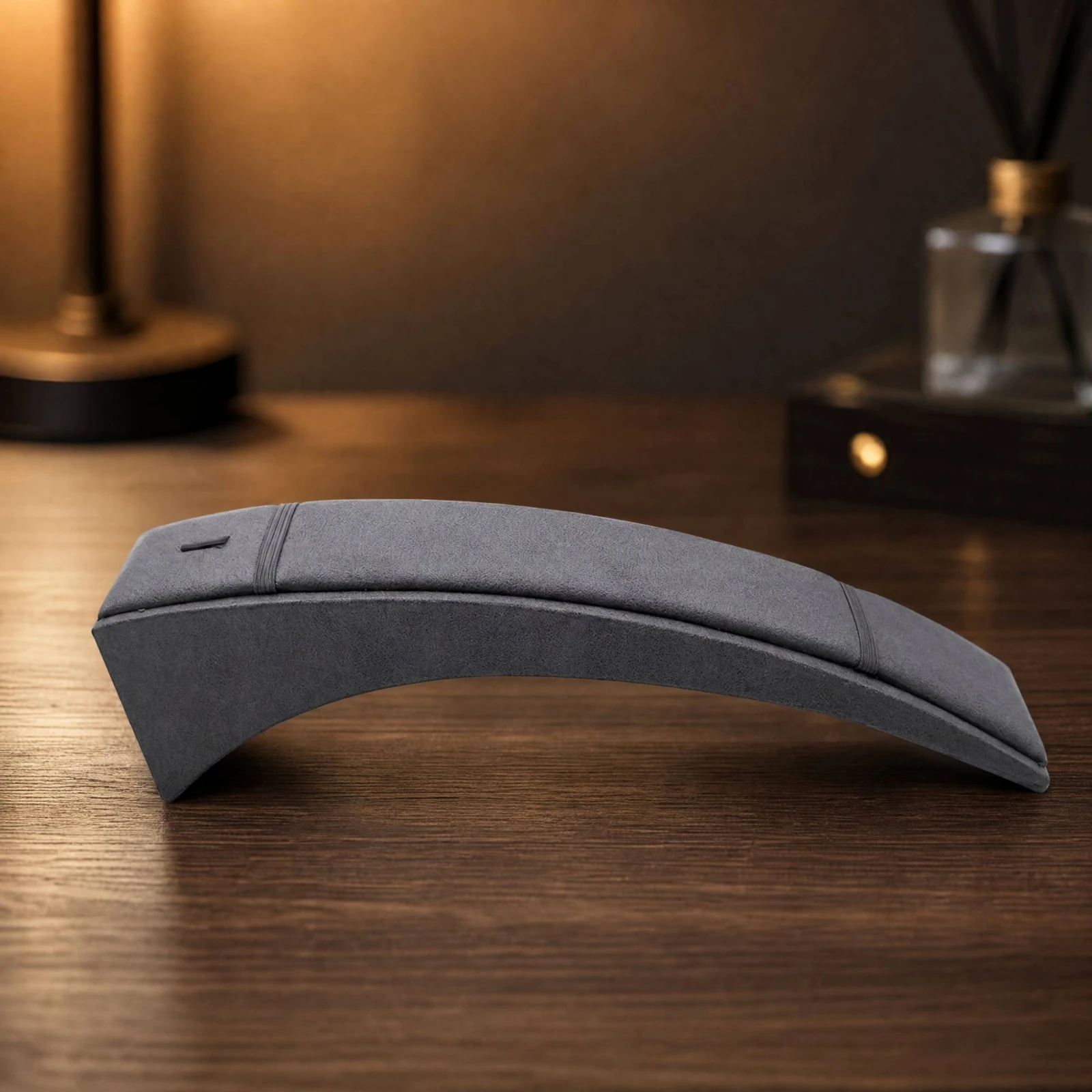 Watch Display Stand with Elastic Retaining Bands Padded Curved Arch-Bridge Watch Stand Compact Scratch-Resistant