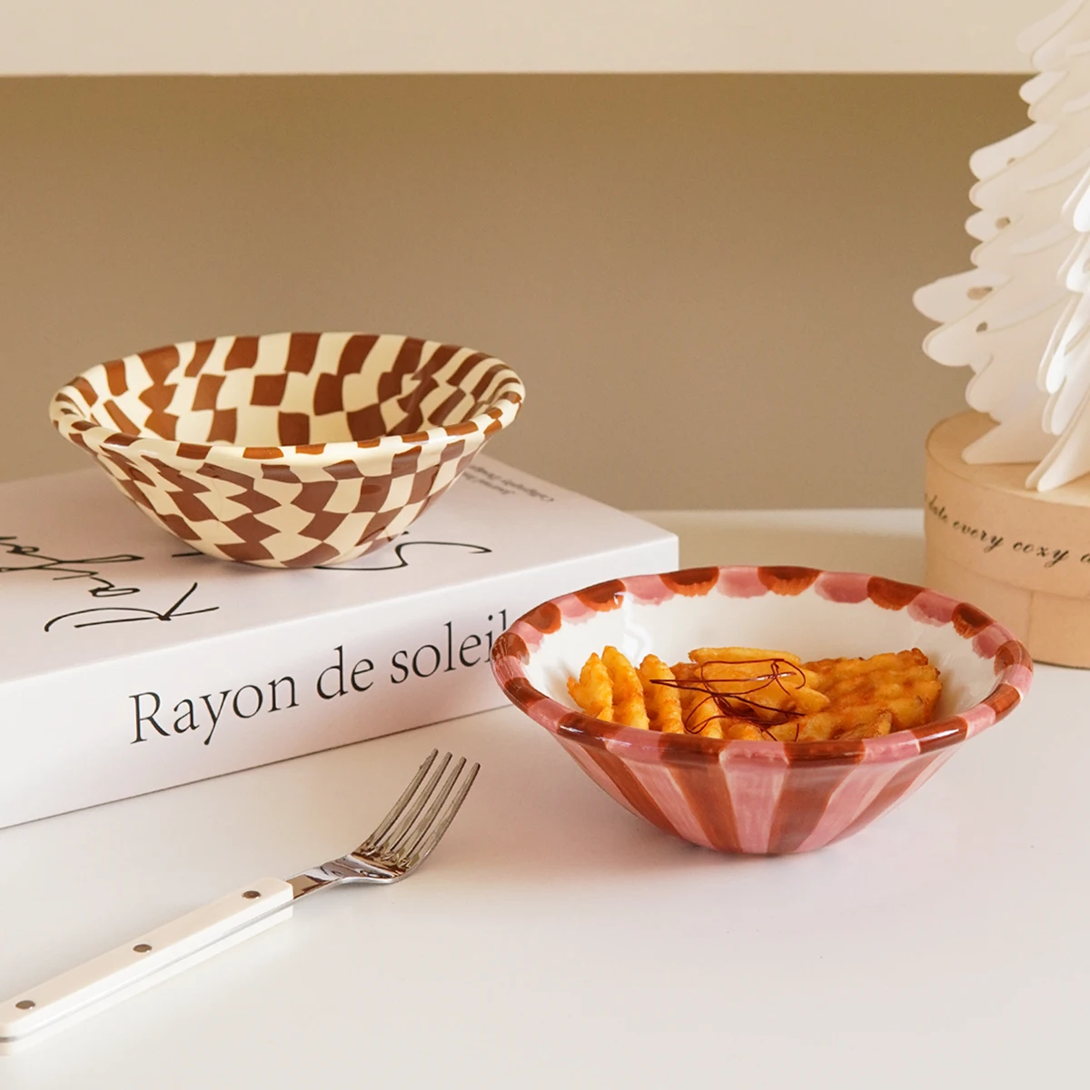 1 taza de cerámica con rayas rosas, taza de cerámica para postre con diseño creativo pintado a mano, exquisita y estéticamente agradable, adecuada para la vajilla diaria del hogar, tazas para helado para restaurantes y cafeterías, tazas para pasteles para