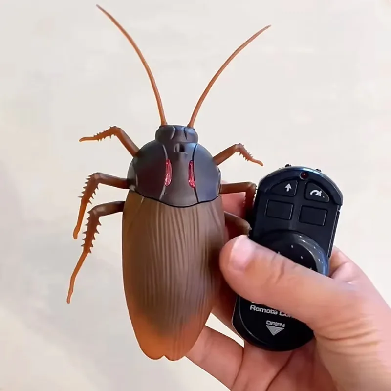Prank Remote-Controlled Cockroach Toy Realistic Electric Cockroach Toy Prank Toy Gift for April Fools' Day and Halloween Parties