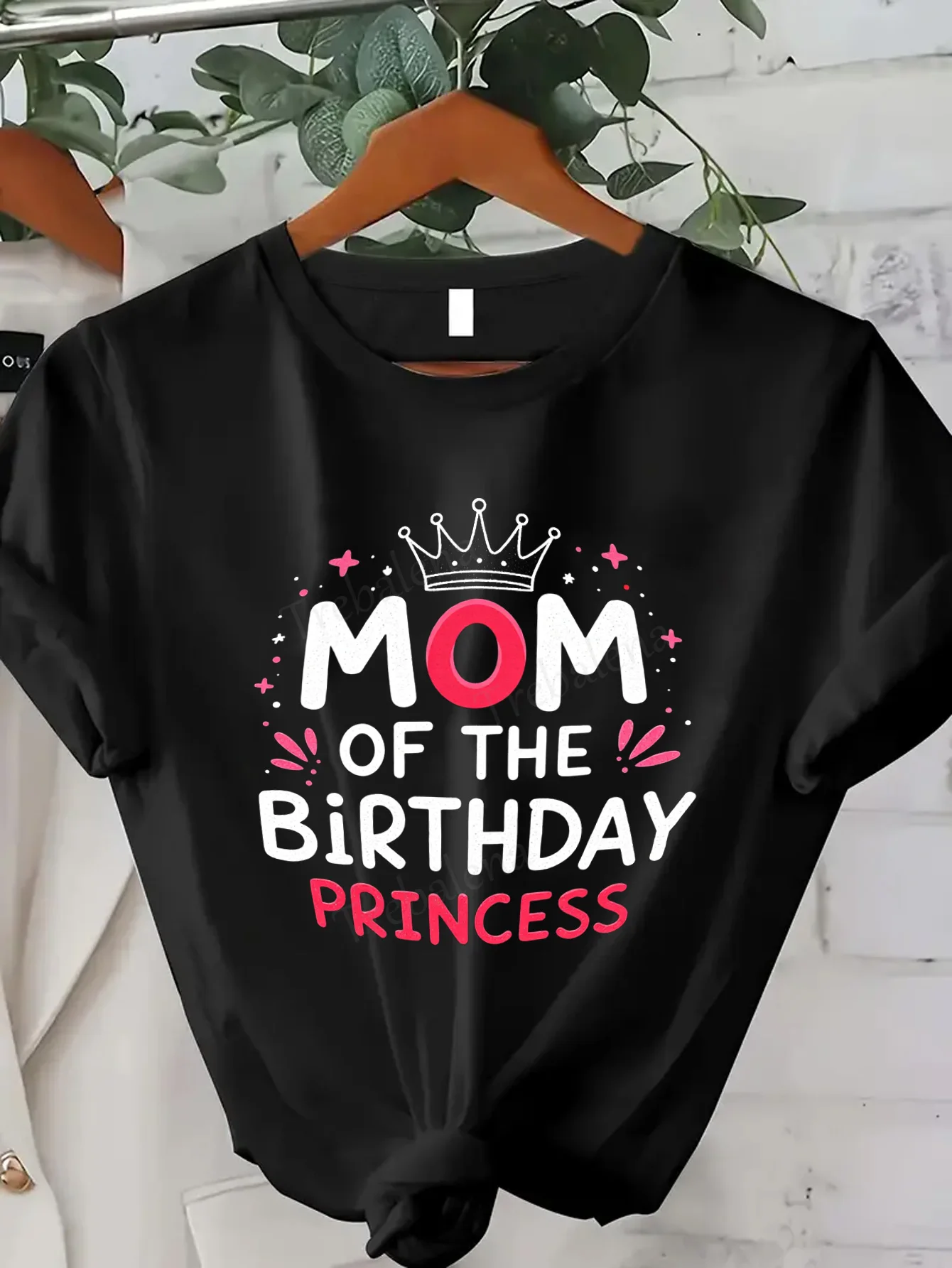 

Women T-shirt Mom of the Birthday Princess T-Shirt - Cute Pink Crown Design for Mom's Birthday Celebration