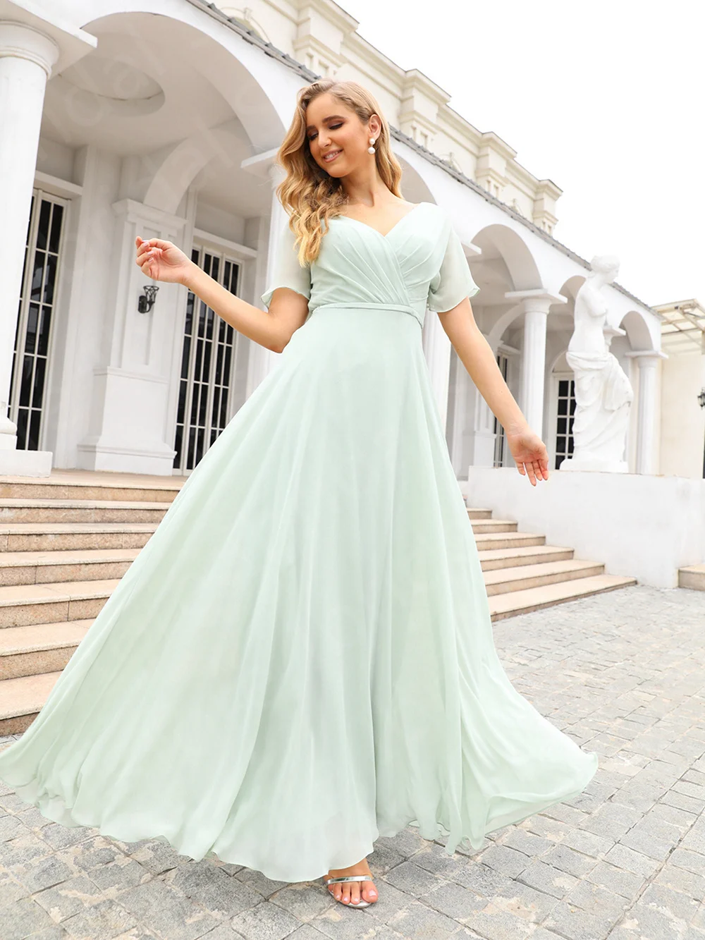 Abiti moderni semplici in Chiffon alla menta con scollo a V abiti da festa di nozze maniche corte della sposa Back Out