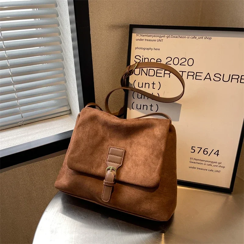 Sac à main en tissu léger avec fermeture éclair pour femme, sac à poche à rabat souple, sac initié, sac confortable et décontracté, sac de mode de luxe, savoir chaud, nouveau, 2024