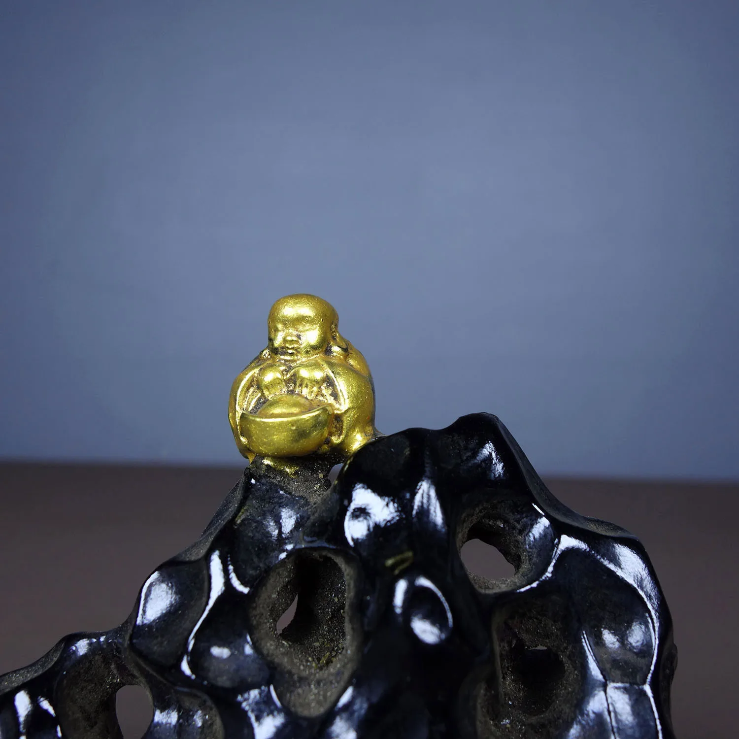 Classic Home Crafts Glazed Gold Plated Giant Buddha the Taihu Lake Stone with Beautiful Appearance and Fine Workmanship