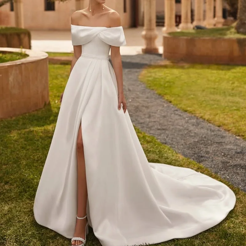 

customized ivory white simple Elegant Sweetheart Ball Gown Wedding Dress With applique satin vent Bridal Gowns