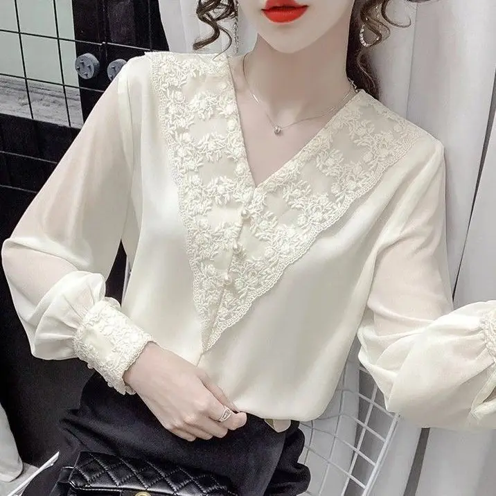 

Spring Edition Women's Home Sleepwear Lace Slip Dress Sexy Smooth White Large Version Skirt V-neck E11350