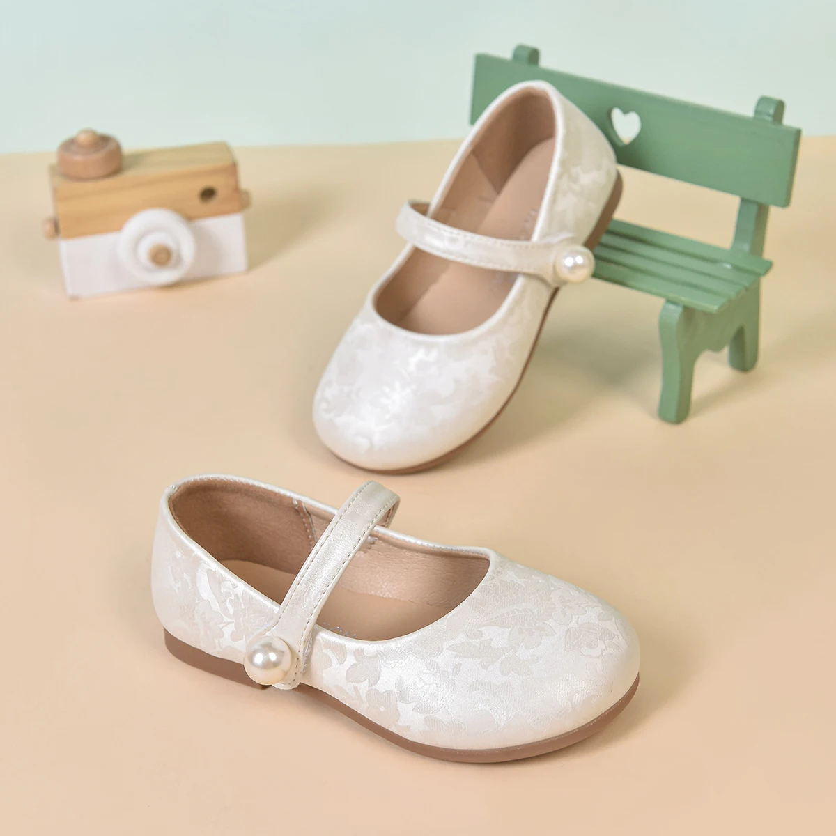 

Girls' Leather Shoes 2025 Spring/Autumn New Pearl Round Toe Shallow Mouth Kid's Princess Shoes Lightweight Children's Shoes