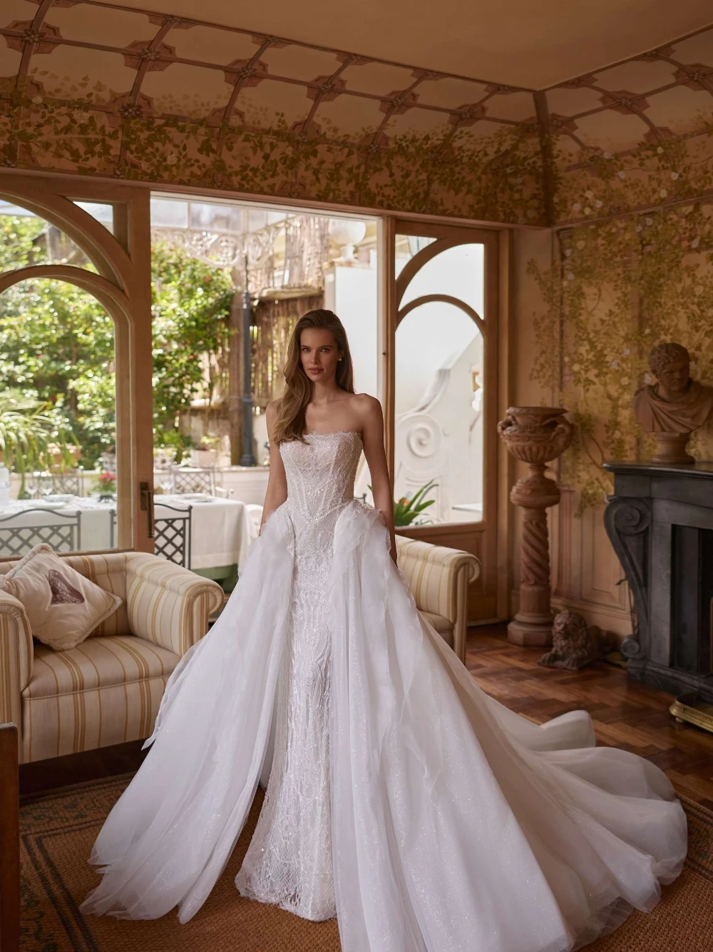 New Arrival Romantic Beaded Lace Wedding Dress With Detachable Train Dreamy Gorgeous Sparkling Strapless Bride Wear Customized