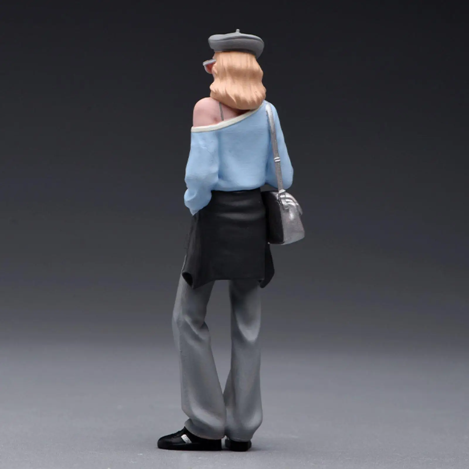 1/18 Figure Model Resin Figurine Detailed Train Railway Decor DIY Projects Miniature Scene Micro Landscape Painted Cool Girl