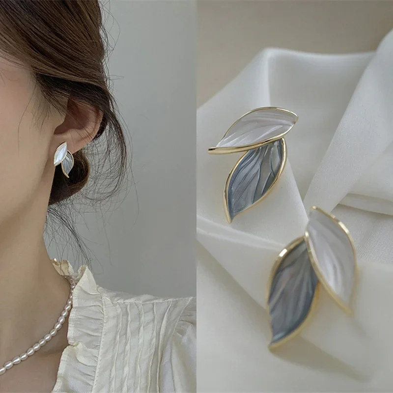 New Korean Arrival Metal Trendy Fresh Lovely Sweet Grey Leaf Stud Earrings for Women 2024 Fashion Jewelry Gifts Wholesale