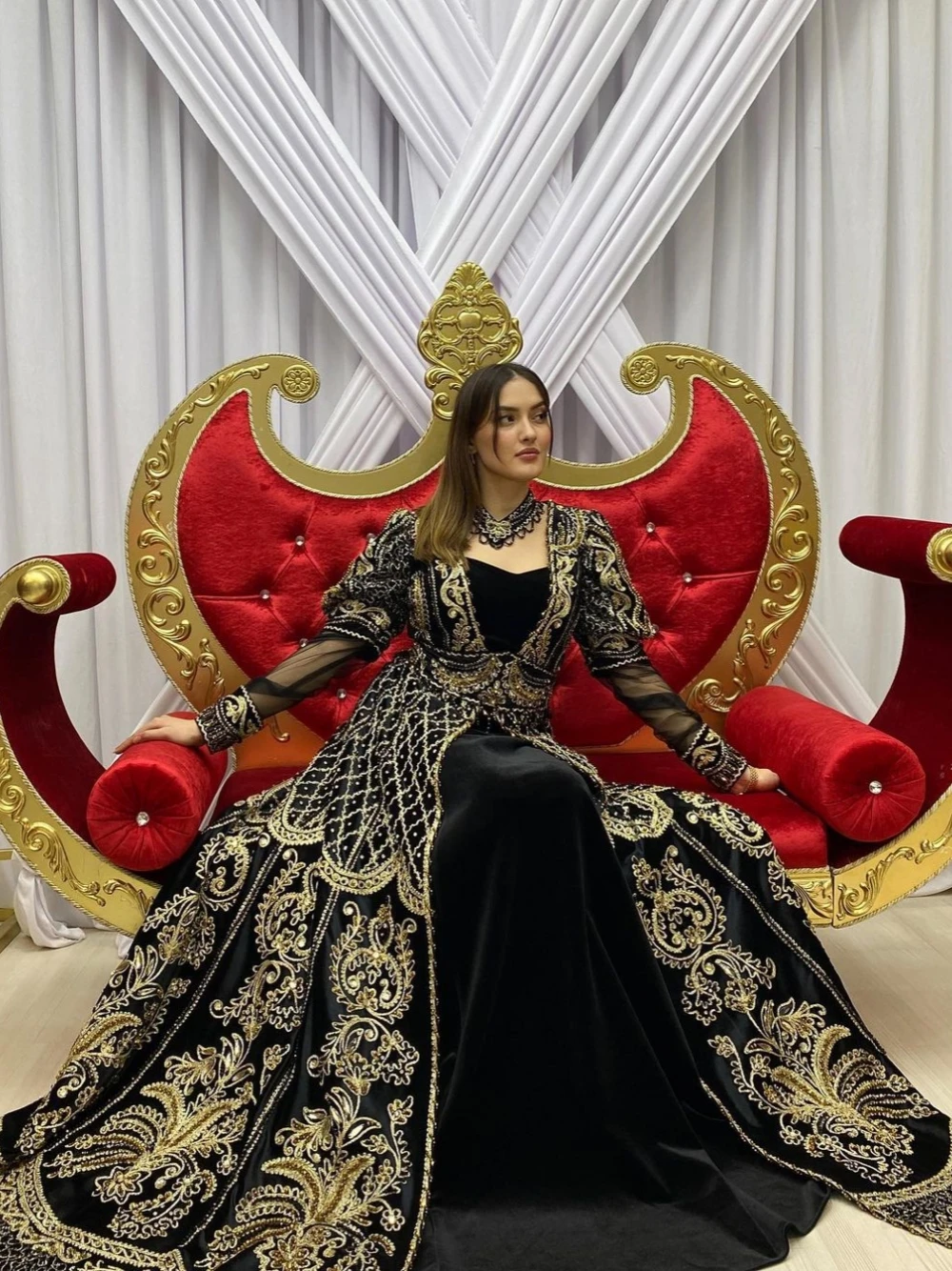 Luxury Velvet Gold Beaded Evening Dress Caftan Illusion Sleeves Muslim Long Prom Customized Wedding Kaftan Women Formal Party