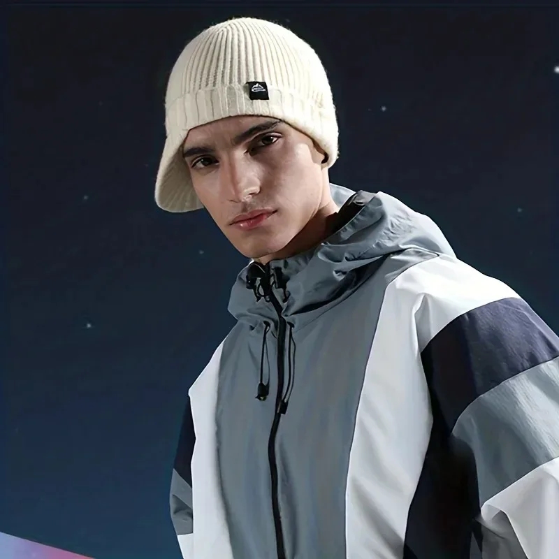 قبعة خارجية دافئة مقاومة للرياح مع حماية للأذن وتصميم مقاوم للبرد