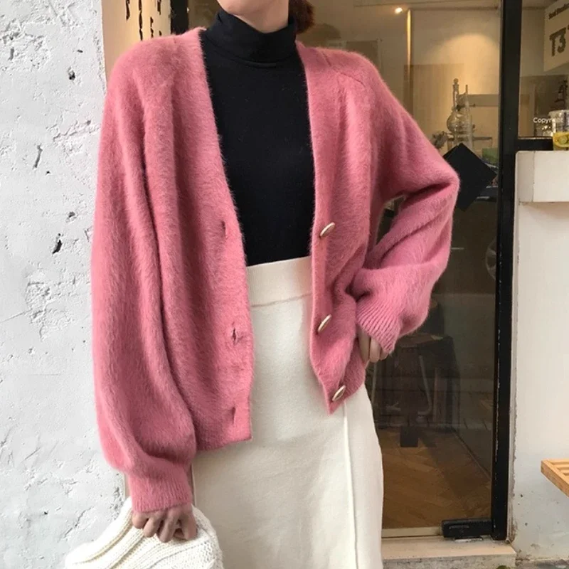 เสื้อคาร์ดิแกนขนมิงค์ใหม่ ฤดูใบไม้ร่วง-ฤดูหนาว 2025 ทรงหลวม สไตล์เกาหลี ให้ลุคสง่างาม สวมใส่สบาย สีชมพู