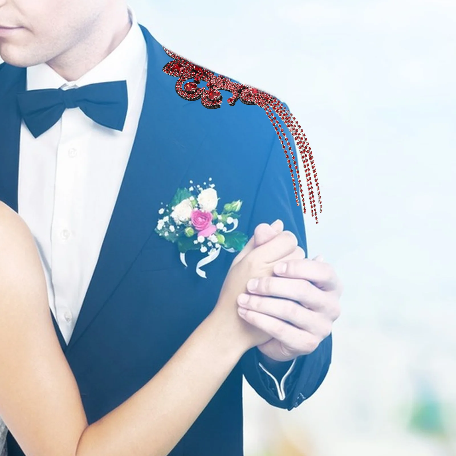 

Handcrafted Rhinestone Tassel Shoulder Epaulet Vintage Style Suit Decoration for Women Evening Parties Vintage Crown Brooches