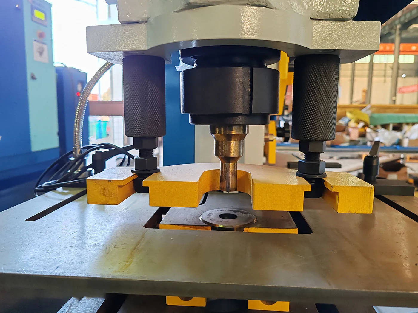 Hydraulische Presse und Schere Ironworker Professionelles neues Design Automatisch