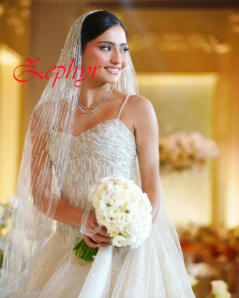 Customized Exquisite White Tulle Wedding Dress Elegant Strapless Spaghetti Straps Bridal Gowns Chapel Train Open Back Dress