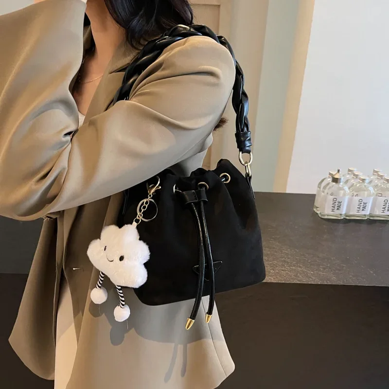 

Women's Stylish Retro Frosted Woven Crossbody Shoulder Bag Fashion Bucket Handbag for Casual Wear