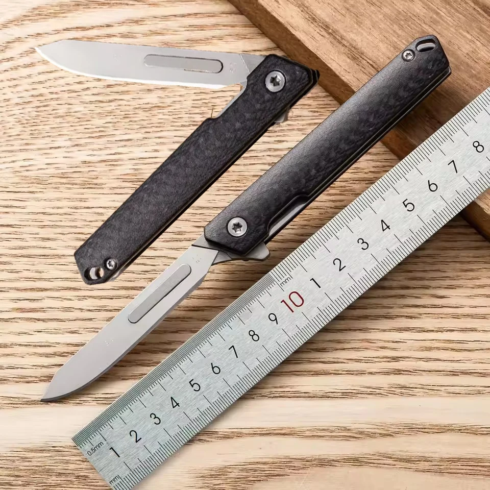 MINI มีดผ่าตัดมีด EDC คาร์บอนไฟเบอร์ Handle Utility มีดคลิปขนาดกะทัดรัดพวงกุญแจ Boxcutter ฟรี 2 ใบมีดถอดเปลี่ยนได้
