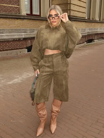 Женские замшевые куртки Chin.Sweety
