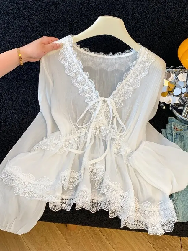 

Loose V-neck Lace Trimmed Crew Neck Shirt Korean Style Commute Fashion Summer 2026 Women's Clothing Breathable Sun Protection