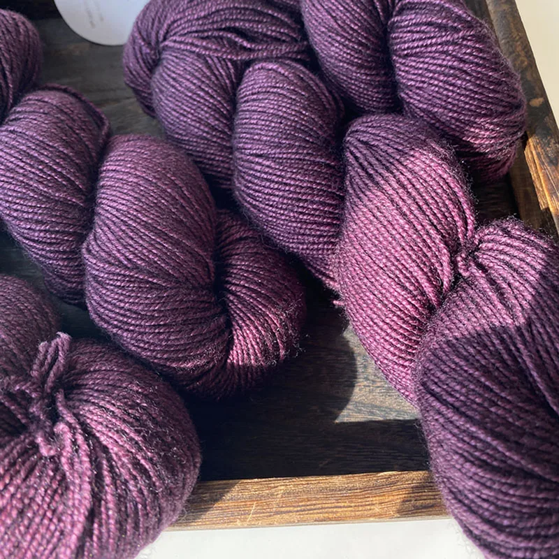 1piece 100g  Symfonie Handdyed Yarns Luna 75% Merino & 25% Silk DK - DK Yarns