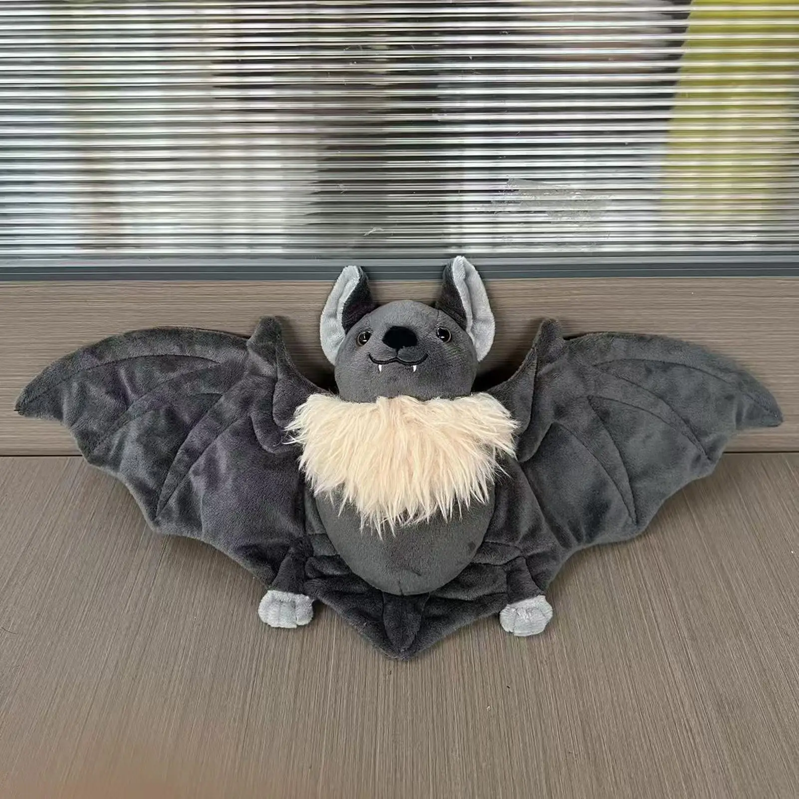 Realistisches Fledermaus-Stofftier, Plüschtier, 45 cm, schwarze, flauschige Fledermaus mit Flügeln für Halloween-Dekoration, Herbstparty, Geschenk, Heimdekoration