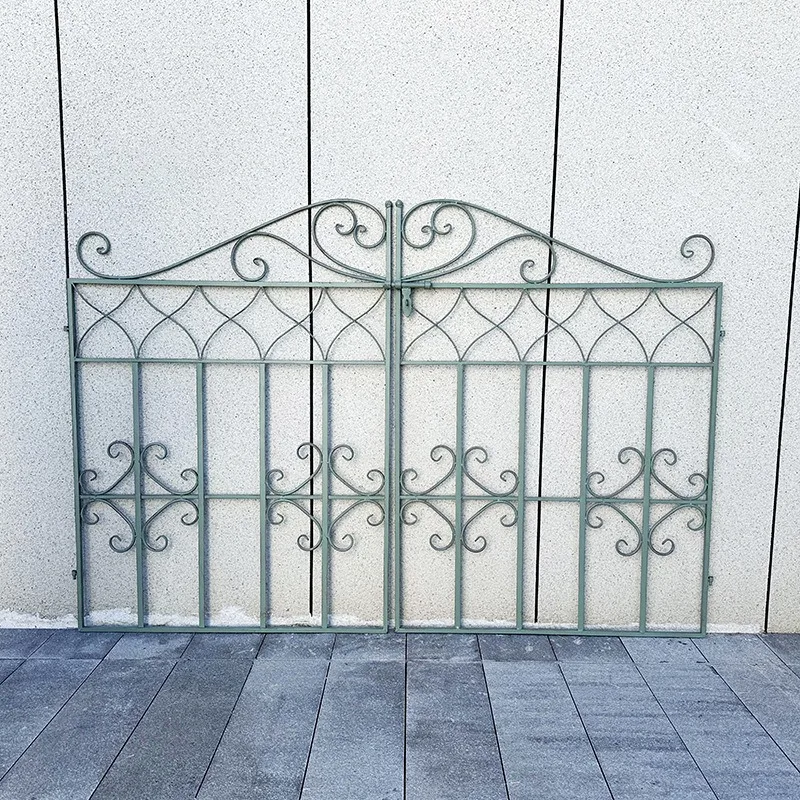 

Outdoor wrought iron gate flower stand Floor-to-ceiling European pastoral retro vegetable field fence wrought iron grape stand O