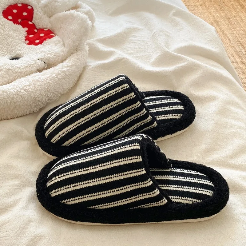 

New Minimalist and Trendy Color-blocked Cotton Slippers for Autumn and Winter,2025,Fashionable,Versatile and Comfortable Slipper