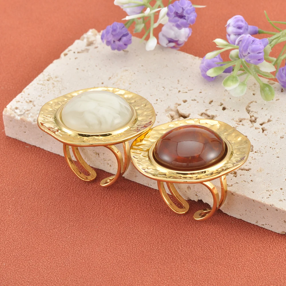 Lokaer Vintage-Ringe mit rotem Stein für Damen, minimalistisch, 18 Karat vergoldeter Edelstahl, schlichter modischer Fingerschmuck, Geschenk R26005