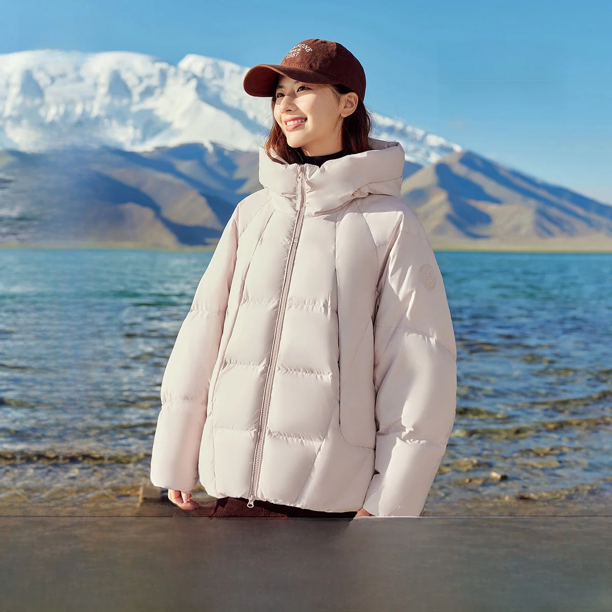 

Женская короткая пуховая куртка Snow Flying Spring 2026 с капюшоном, теплая верхняя одежда в корейском стиле, для повседневной носки, модная, из полиэфирного волокна