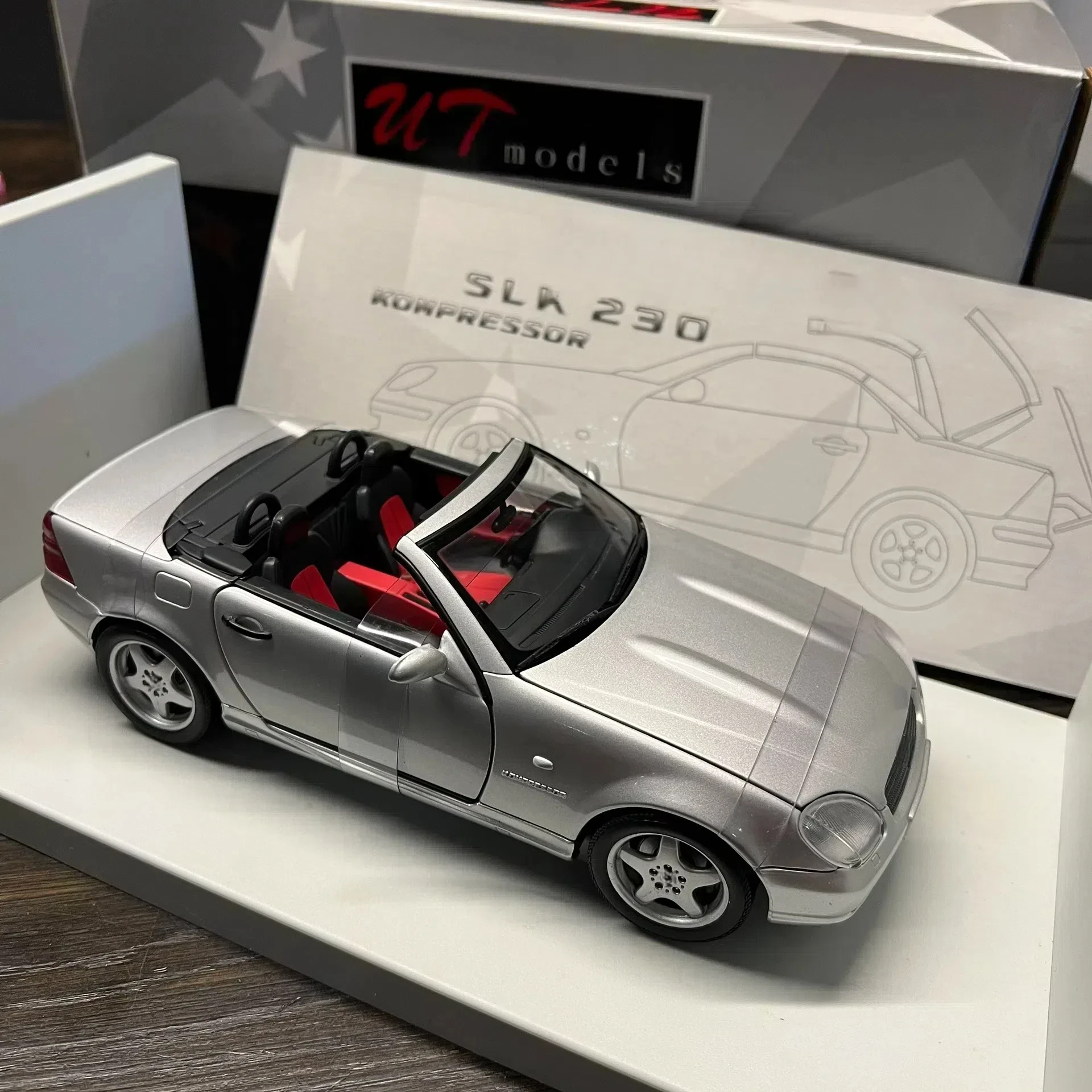 UT 1:18 SLK 230 Silver/Red Simulation Limited Edition All Open Alloy Metal Static Car Model Toy Gift