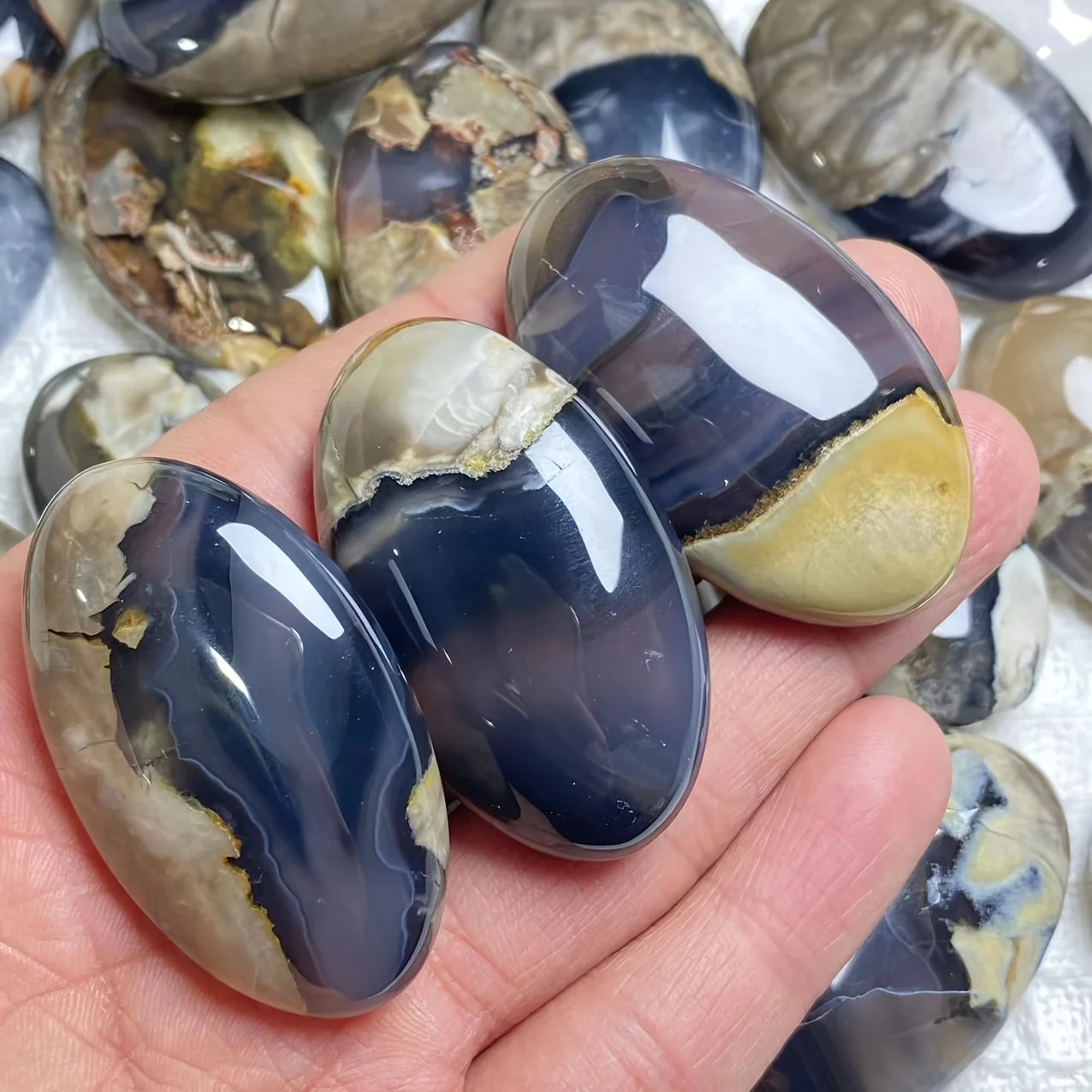 

1 шт., УФ-реактивный вулкан-агат, пальмовый камень, светящийся зеленый флуоресцентный кристалл, домашний декор, настольный дисплей, праздничный подарок