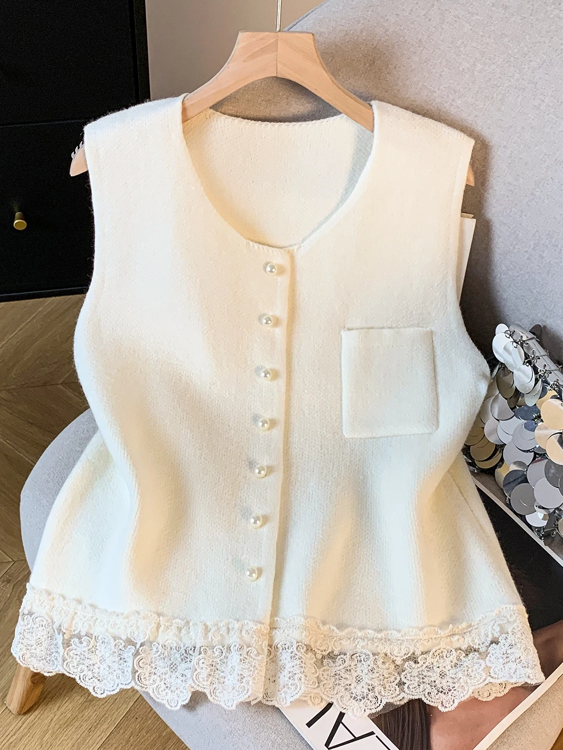 Women's Knitted Lace Patchwork Vest Top Autumn Winter High-End Sensation Layering Pearl Button oulder Pad Vest Faionable ...