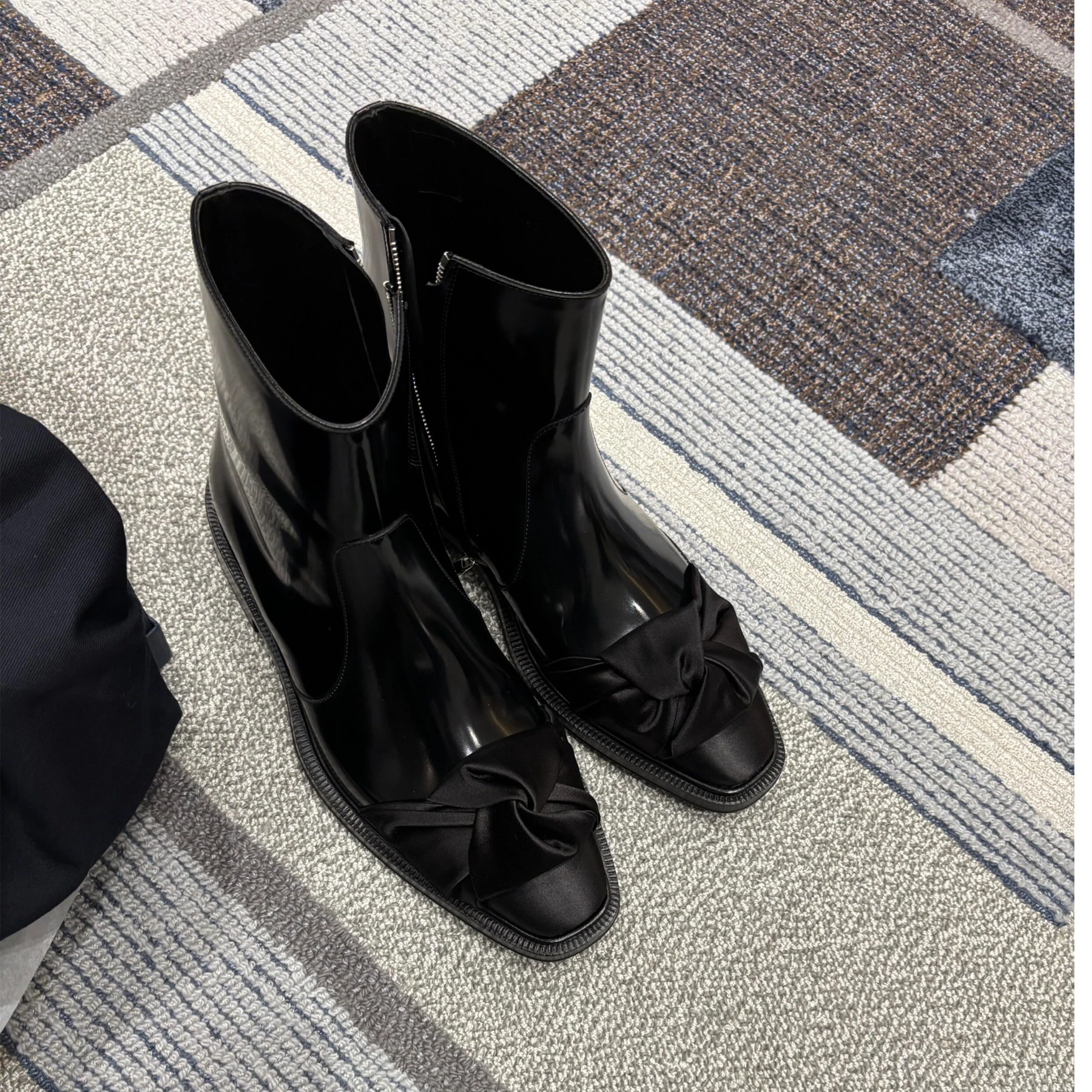 

Black Gloss Patent Leather Satin Bow Side Zip Ankle Boots Elegant Square Toe Low Flat Heel Satin Knot Leather Boots Men's Shoes