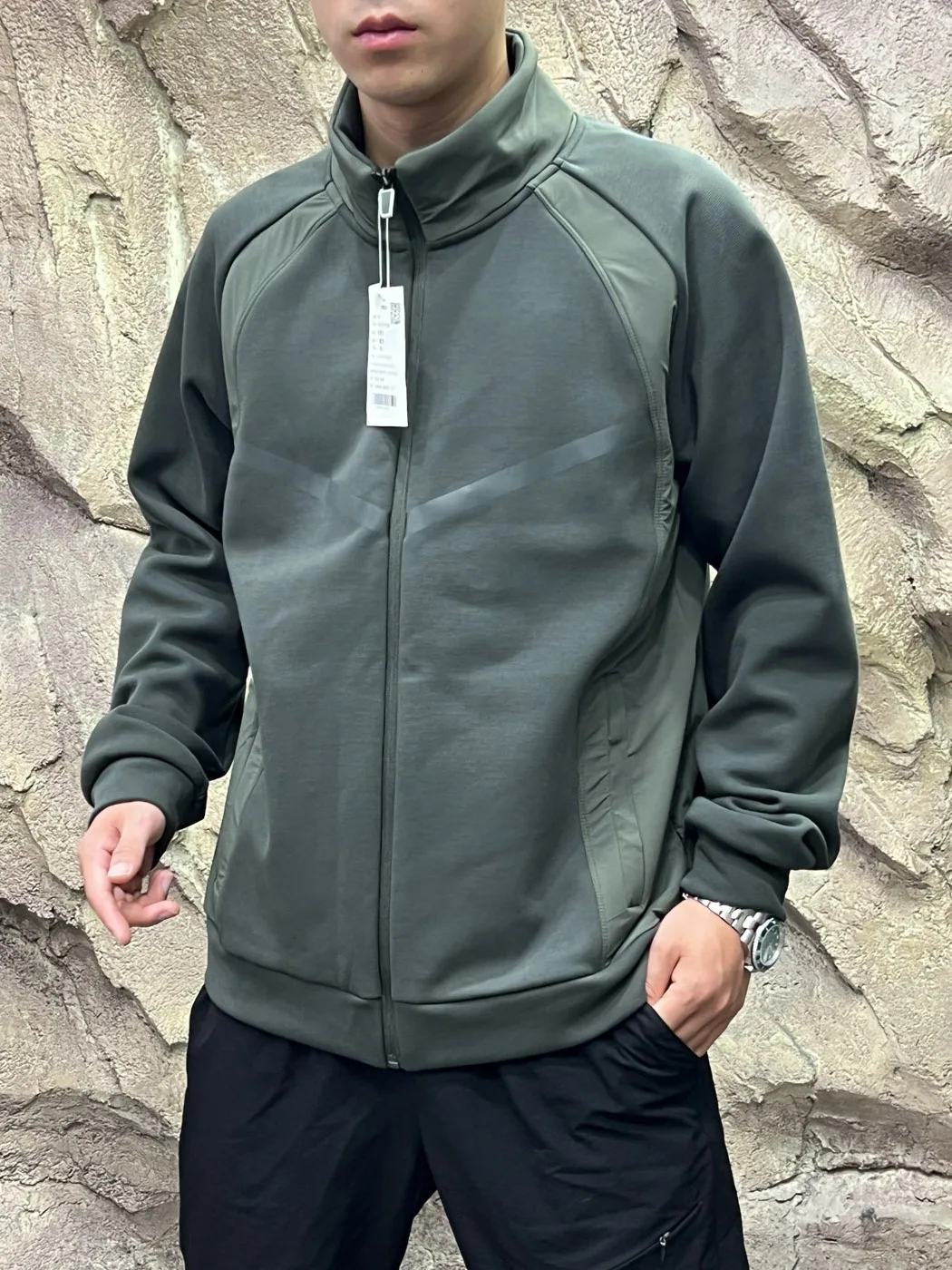 Functionality Meets Style: Reflective Design Air Layer Fabric Fleece Lined Stand Collar Jacket for Men Autumn Winter Warmth
