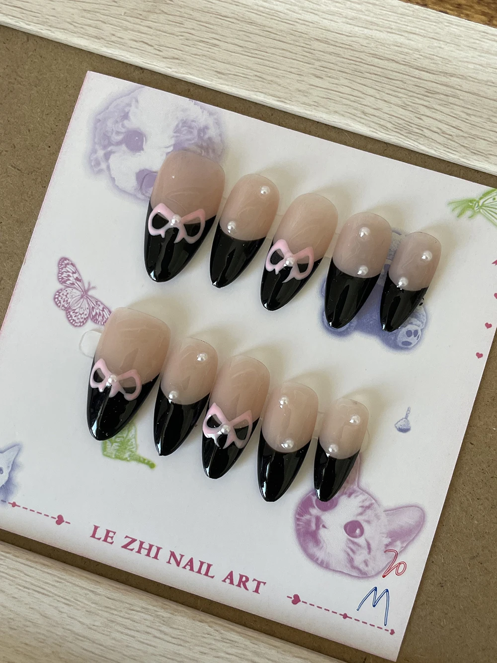M Size Special Offer Gentle French Hand-drawn Bow Pearl Glitter Tulip Fake Nail Stars Dot Line Butterfly Handmade Nail Art view 2