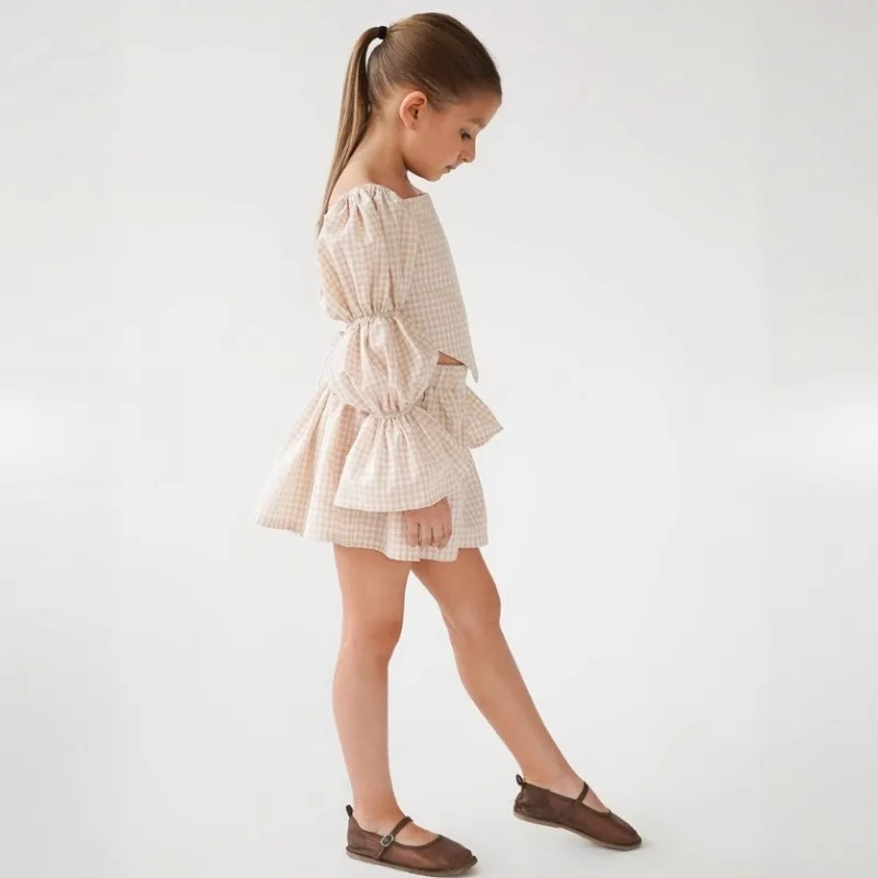 الأطفال مجموعة فتاة 2025 الصيف نمط جديد القطن منقوشة كم كامل غير المتماثلة الأربطة أعلى فضفاض السراويل عارضة موجز الأوروبية