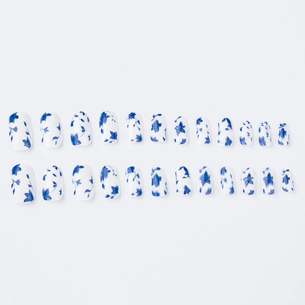 24 Pcs Glossy Short Square Press On Nails Blue And White Christmas Fake Nails Porcelain Pattern Reusable Wearing False Nails
