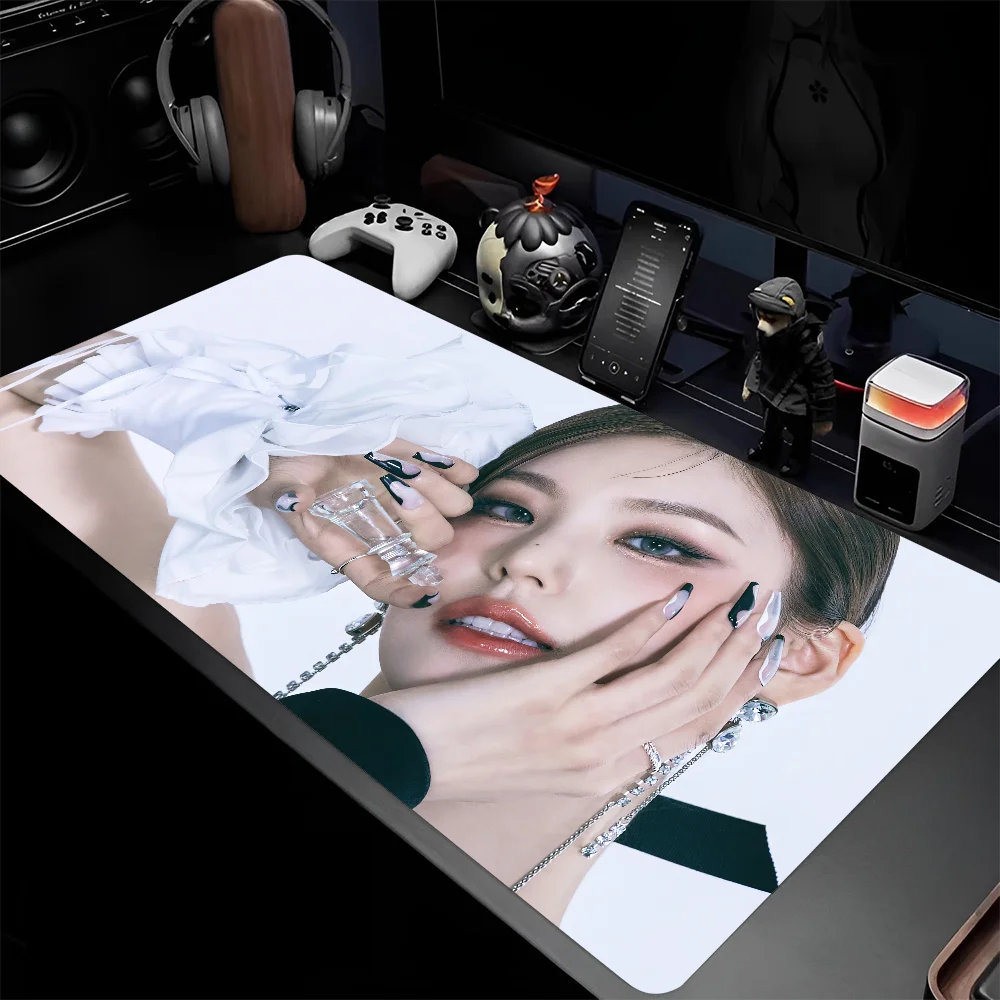 Kpop Korean Girl Group ITZY Hwang Yeji Mousepad Large Keyboard Desk Mat Gaming Mouse Pad LockEdge Non-slip Mat