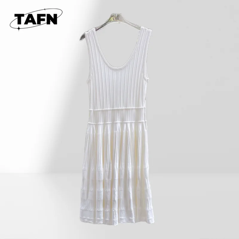 

Retro Fashion Luxurious Cashmere Dress – High-End Design for Casual Wear High-End Fashion for Summer Design for Spring